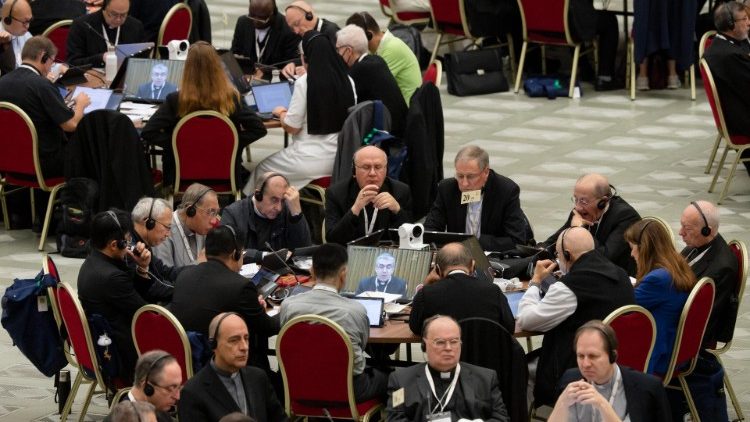 A képen alul jobbra Mohos Gábor püspök a csoportjában