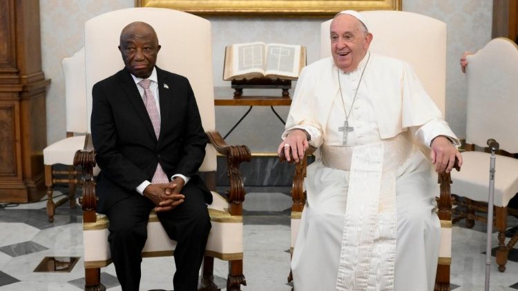 Franziskus mit seinem Gast aus Westafrika