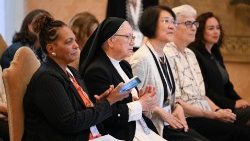 Archivbild: Frauen, die an der Weltsynode 2024 im Vatikan teilgenommen haben