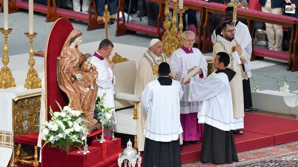 Biserica are 14 noi Sfinți, mijlocitori la tronul îndurării lui Dumnezeu