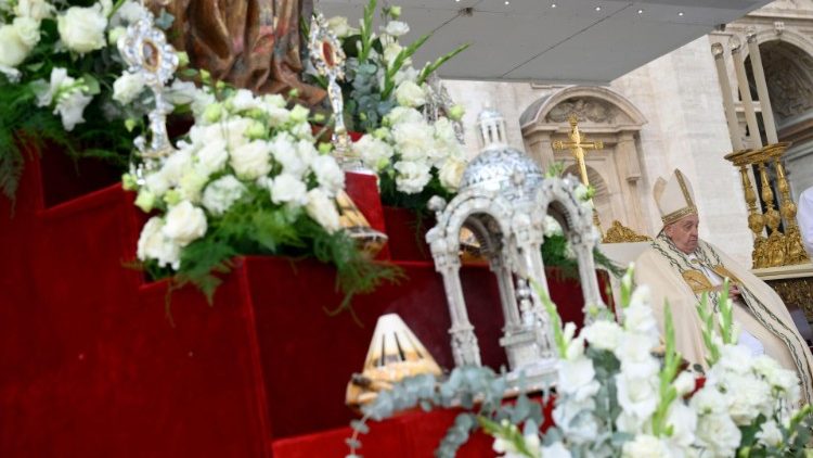 Pope Francis presides at the Canonization Mass of the Martyrs of Damascus