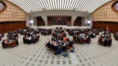 Polygamie: Synoden-Studiengruppe empfiehlt Monogamie vor Taufe