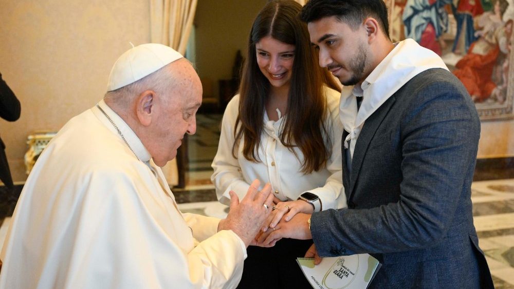 Аўдыенцыя для ўдзельнікаў Трэцяй сустрэчы Касцёл – палявы шпіталь (Iglesias Hospital de Campaña)