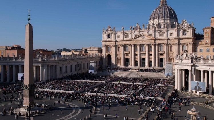 Pogled na Trg sv. Petra med avdienco 6. novembra 2024