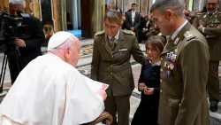 El Papa recibe a los oficiales y militares del Mando de Transportes y Materiales