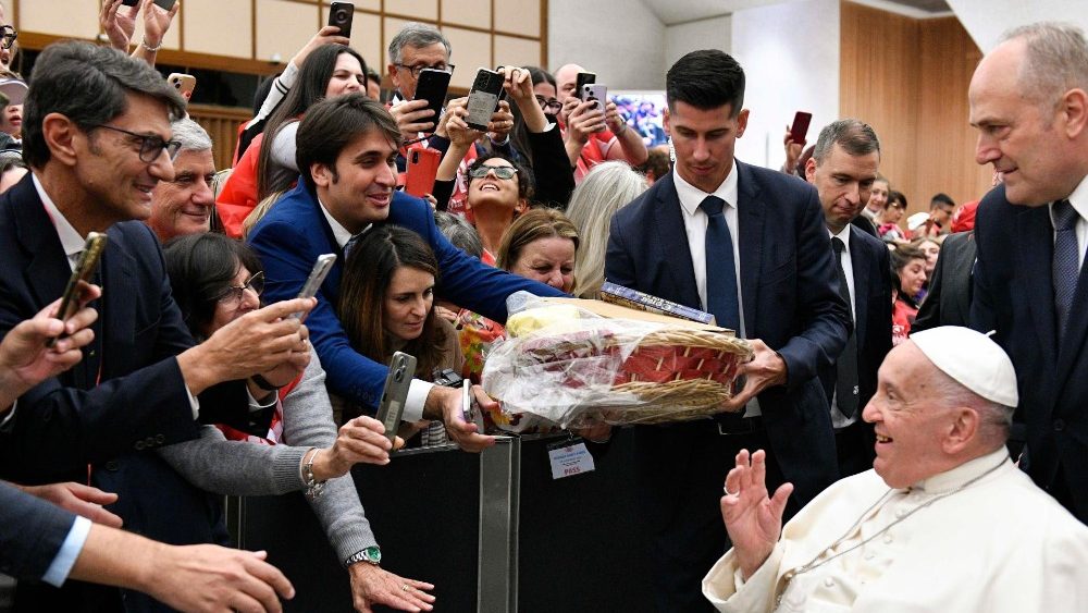 Papa com os Membros da Federação Italiana de Associações de Doadores de Sangue