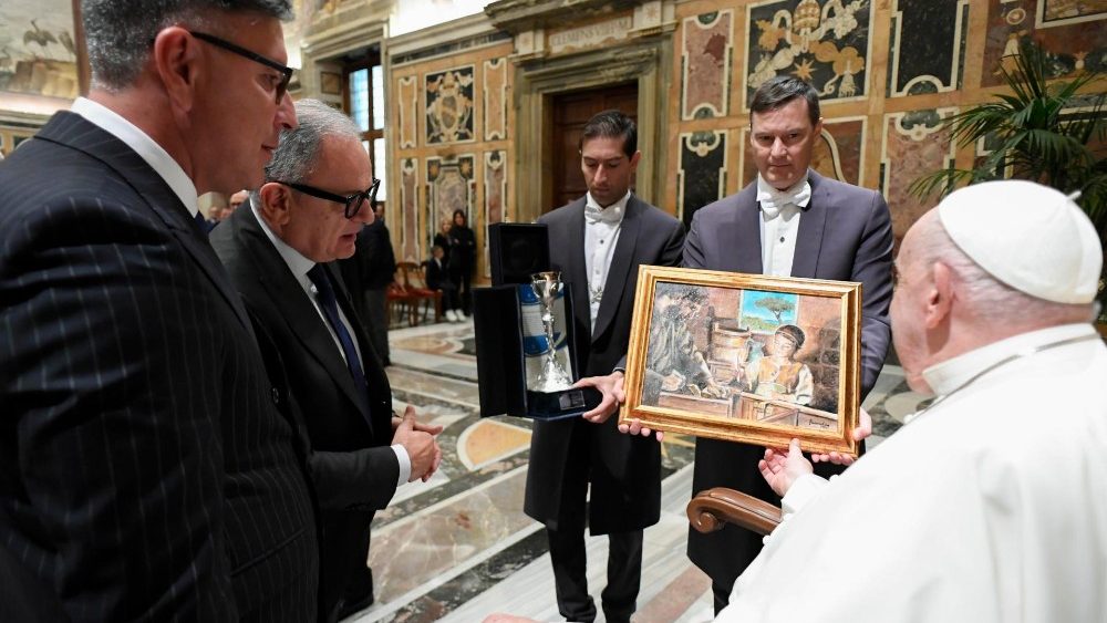 Papa recebe artesãos no Vaticano
