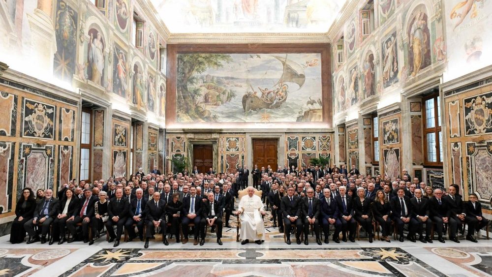 Papa recebe artesãos no Vaticano