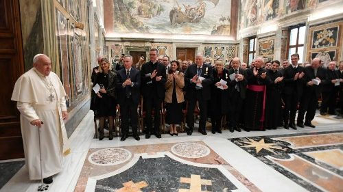 Le Pape considère les bibliothèques comme «des oasis de paix et connaissance»