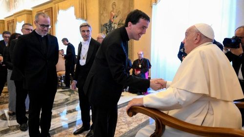  Il Papa ai seminaristi: scendere nelle carceri dello sconforto esistenziale