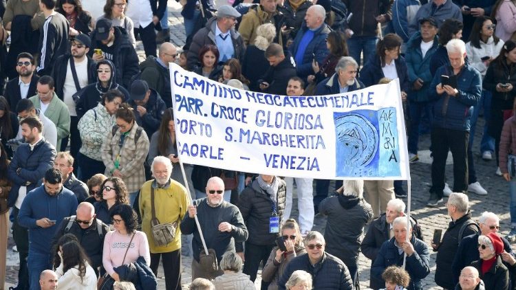 Паломники на площади Святого Петра (17 ноября 2024 г.)