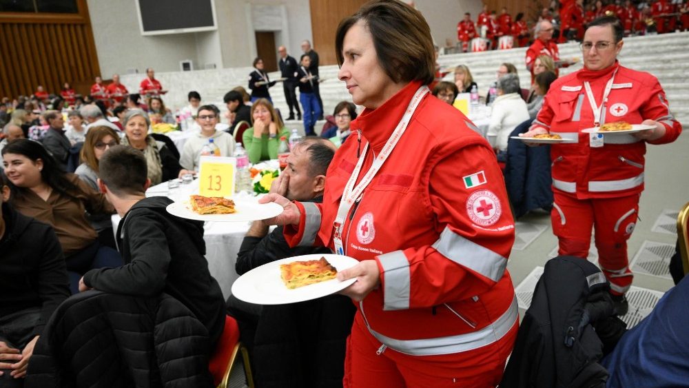 Сусветны дзень бедных. Абед ў ватыканскай зале Паўла VI