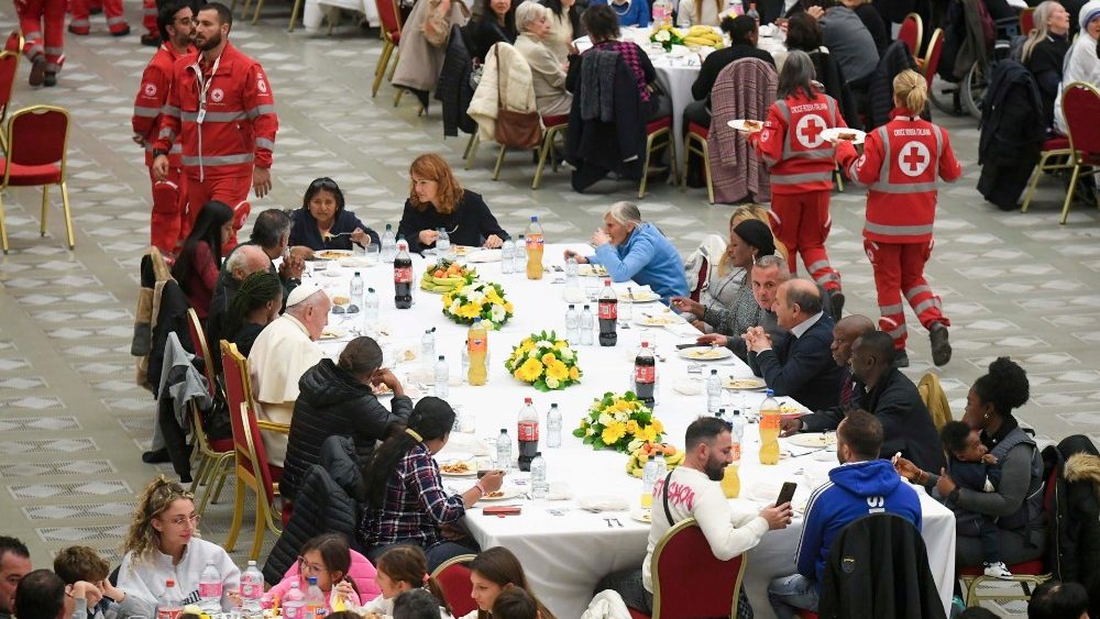 Сусветны дзень бедных. Абед ў ватыканскай зале Паўла VI