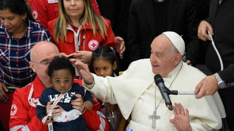 Der Papst beim gemeinsamen Mittagessen mit Bedürftigen am Welttag der Armen (11.11.2024)