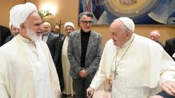 Le Pape lors de l'audience avec les participants au colloque sur le dialogue interreligieux entre l'Iran et le Saint-Siège