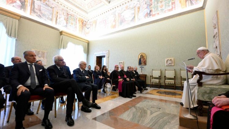 Audiencia del Papa a una delegación de Casa Editora «La Scuola»