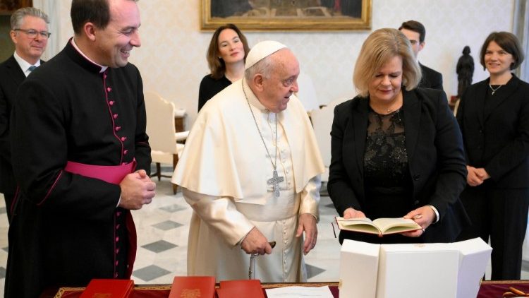 Heute im Vatikan: Die deutsche Innenministerin Nancy Faeser beim Papst