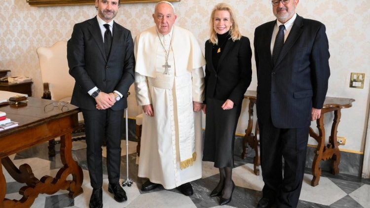 La papa Francisc, în 2024, doamna Pia Kauma, președintă a Adunării Parlamentare OSCE