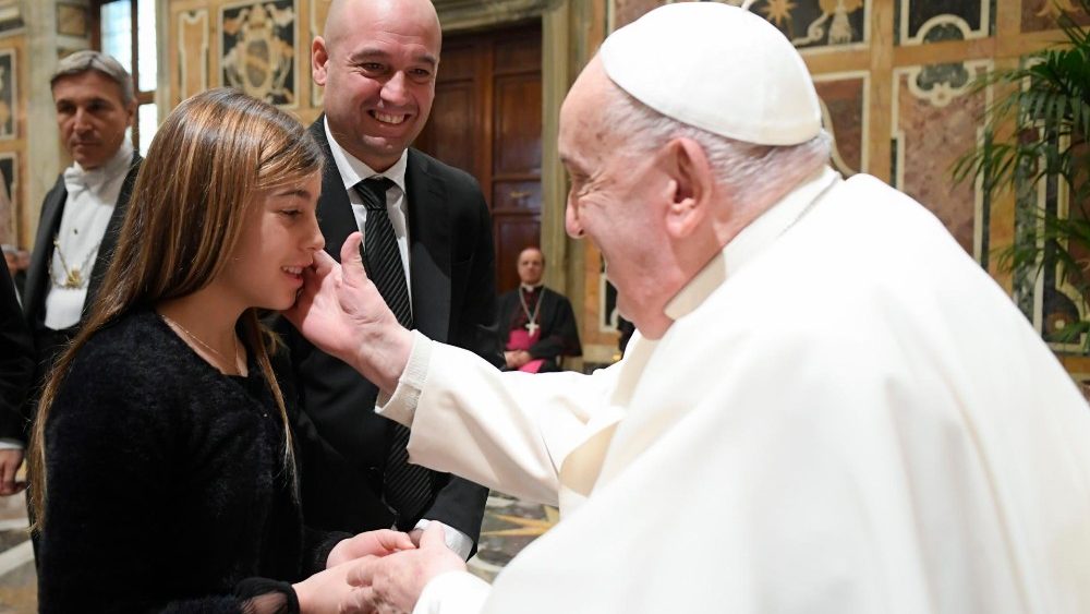 Папа з ўдзельнікамі курсаў, арганізаваных Трыбуналам Рымскай Роты