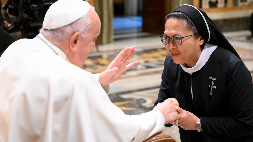 Папа з ўдзельнікамі курсаў, арганізаваных Трыбуналам Рымскай Роты