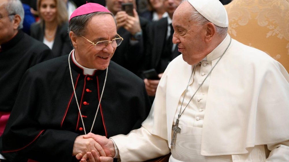 Папа з ўдзельнікамі курсаў, арганізаваных Трыбуналам Рымскай Роты