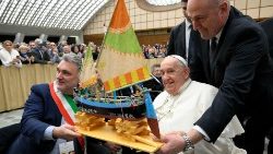 Papa recebe grupos na Sala Paulo VI e fala sobre pesca e saúde