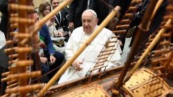 Pescadores y participantes en la Conferencia promovida por la Conferencia Episcopal Italiana sobre los Servicios Nacionales de Salud en Europa.