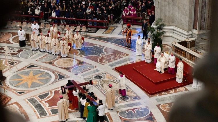 Blick in den Petersdom am heutigen Christkönigssonntag