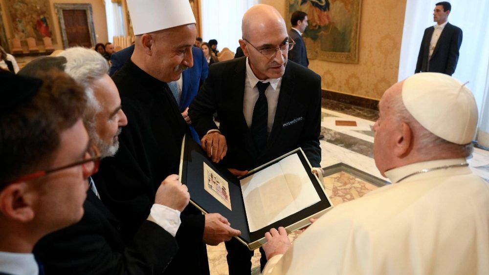 Papa recebe delegação do Conselho Universal da Paz