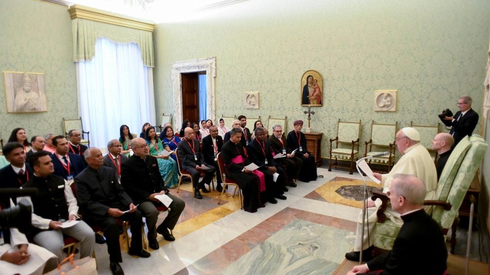 Падчас сустрэчы Францішка з прадстаўнікамі джайнізму