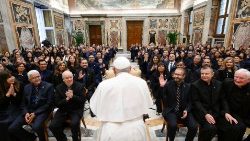 Le Pape François avec les membres du réseau ESNE. 