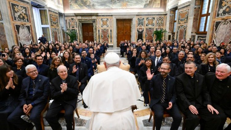 Le Pape François avec les membres du réseau ESNE. 