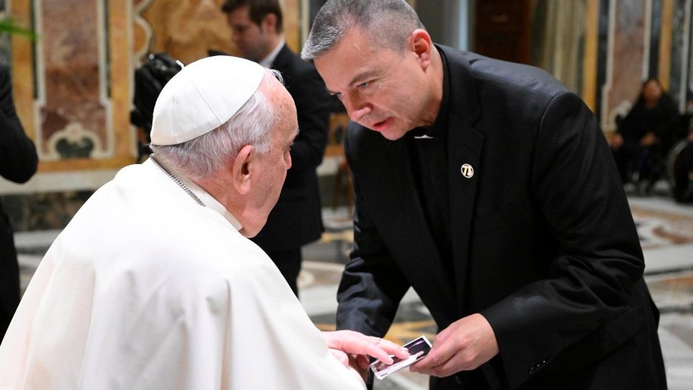 Папа з прадстаўнікамі арганізацыі "Сейбіт-Новая Евангелізацыя" (El Sembrador-Nueva Evangelización)