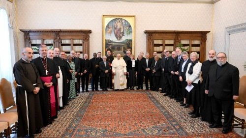 Le Pape François appelle les théologiens à «remettre le Christ au centre»