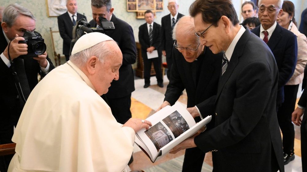 Падчас аўдыенцыі для прадстаўнікоў японскай Hidden Christian Research Association