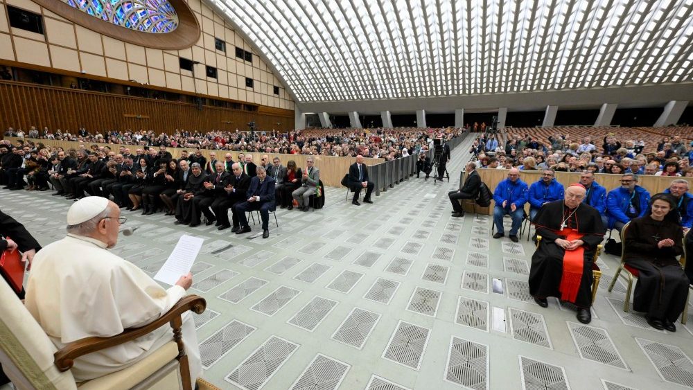 Папская аўдыенцыя з дабрачынцамі, якія ахвяравалі Ватыкану калядныя яслі і ёлку