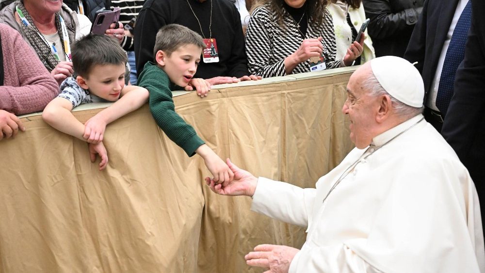 Папская аўдыенцыя з дабрачынцамі, якія ахвяравалі Ватыкану калядныя яслі і ёлку