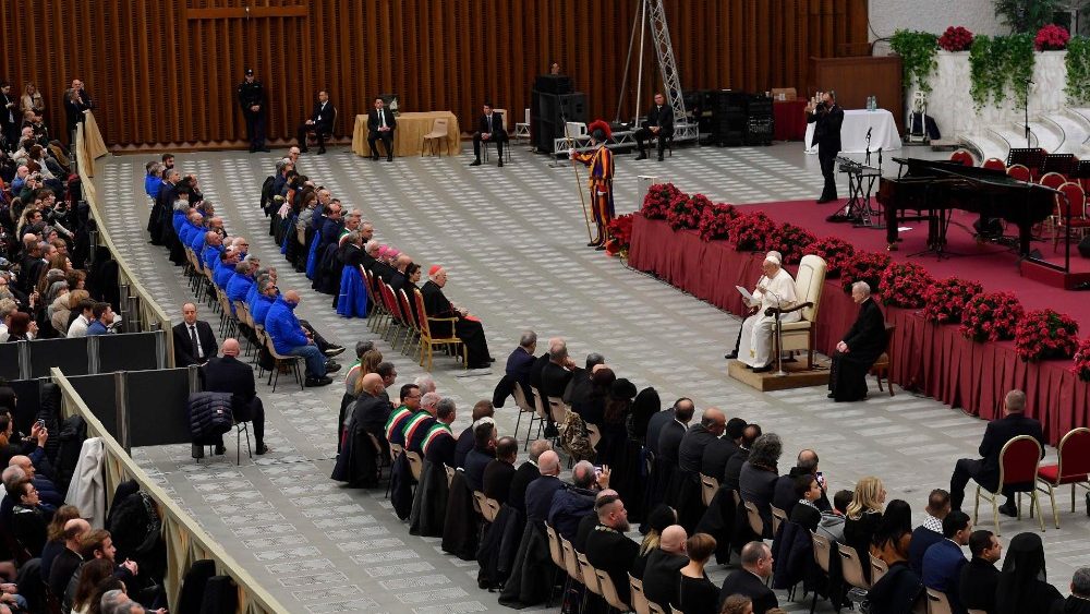 Папская аўдыенцыя з дабрачынцамі, якія ахвяравалі Ватыкану калядныя яслі і ёлку