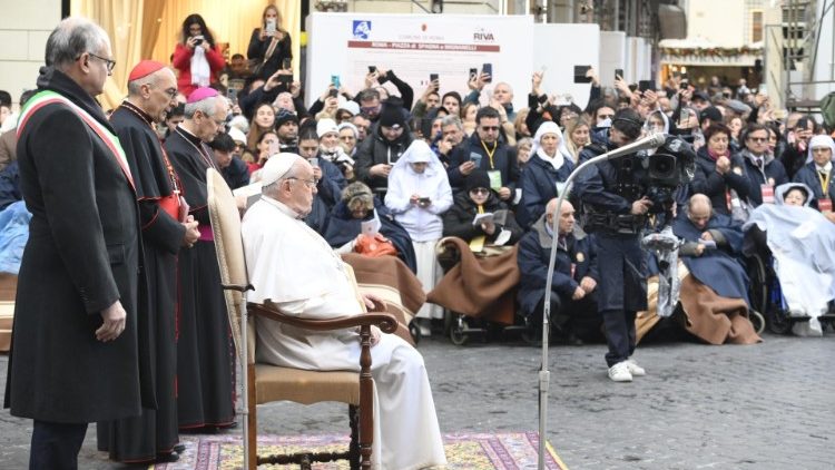 Papa Francesco in Piazza Mignanelli per l'atto di venerazione alla Vergine Maria