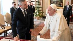 Francisco recibió esta mañana al presidente de la República Eslovaca, Peter Pellegrini