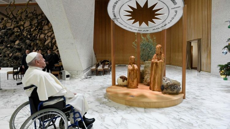 2024.12.11 Papież przed szopką w Auli Pawła VI