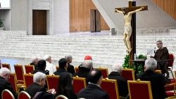 Le Pape et la Curie romaine écoutant la deuxième méditation de l'Avent du Père Pasolini