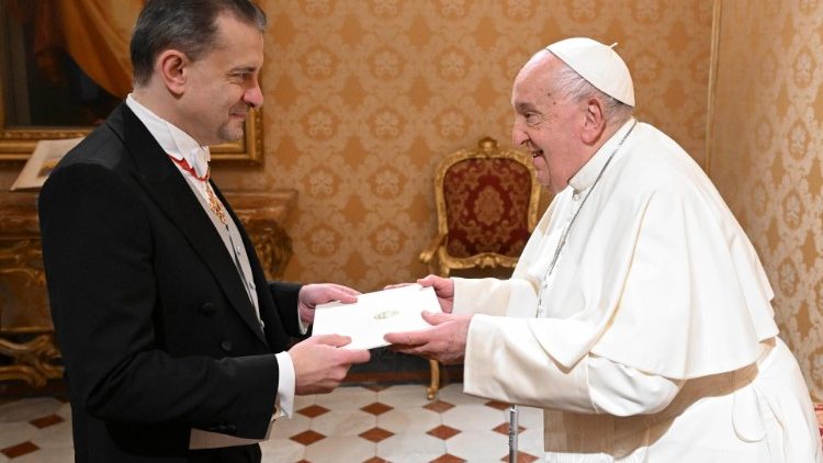 Papa Francisc și ambasadorul George Gabriel Bologan