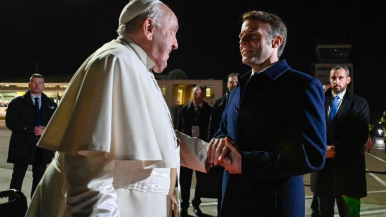 Mit Macron am Flughafen von Ajaccio