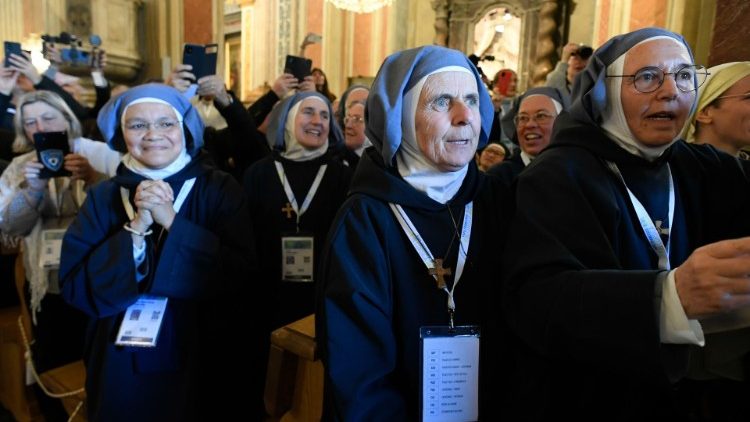 Alcune religiose all'incontro del Papa con il clero