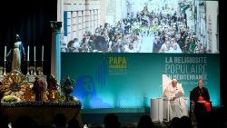 2024.12.15 Viaggio Apostolico ad Ajaccio - Sessione conclusiva del Congresso â  La ReligiositÃ© Populaire en MÃ©diterranÃ©eâ   presso il â  Palais des CongrÃ¨s et dâ  Exposition dâ  Ajaccioâ  