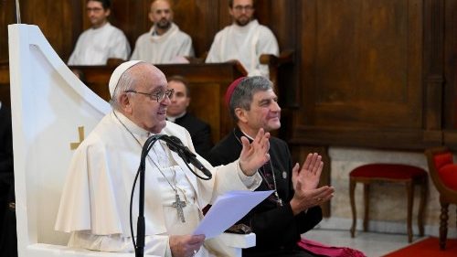 Papież na Korsyce do osób konsekrowanych: troszczcie się o siebie i o innych