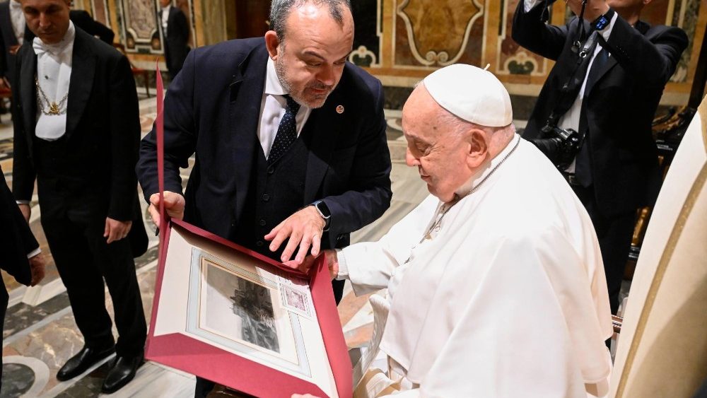Папа Францішак з дэлегацыяй Італьянскай федэрацыі бочэ