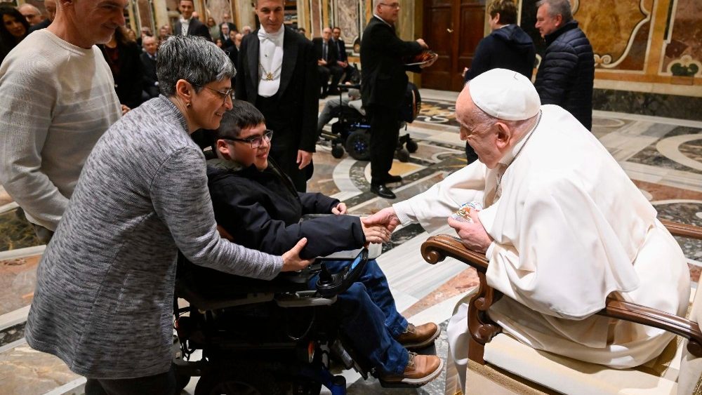 Папа Францішак з дэлегацыяй Італьянскай федэрацыі бочэ