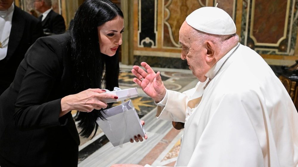 Папа Францішак з дэлегацыяй Італьянскай федэрацыі бочэ